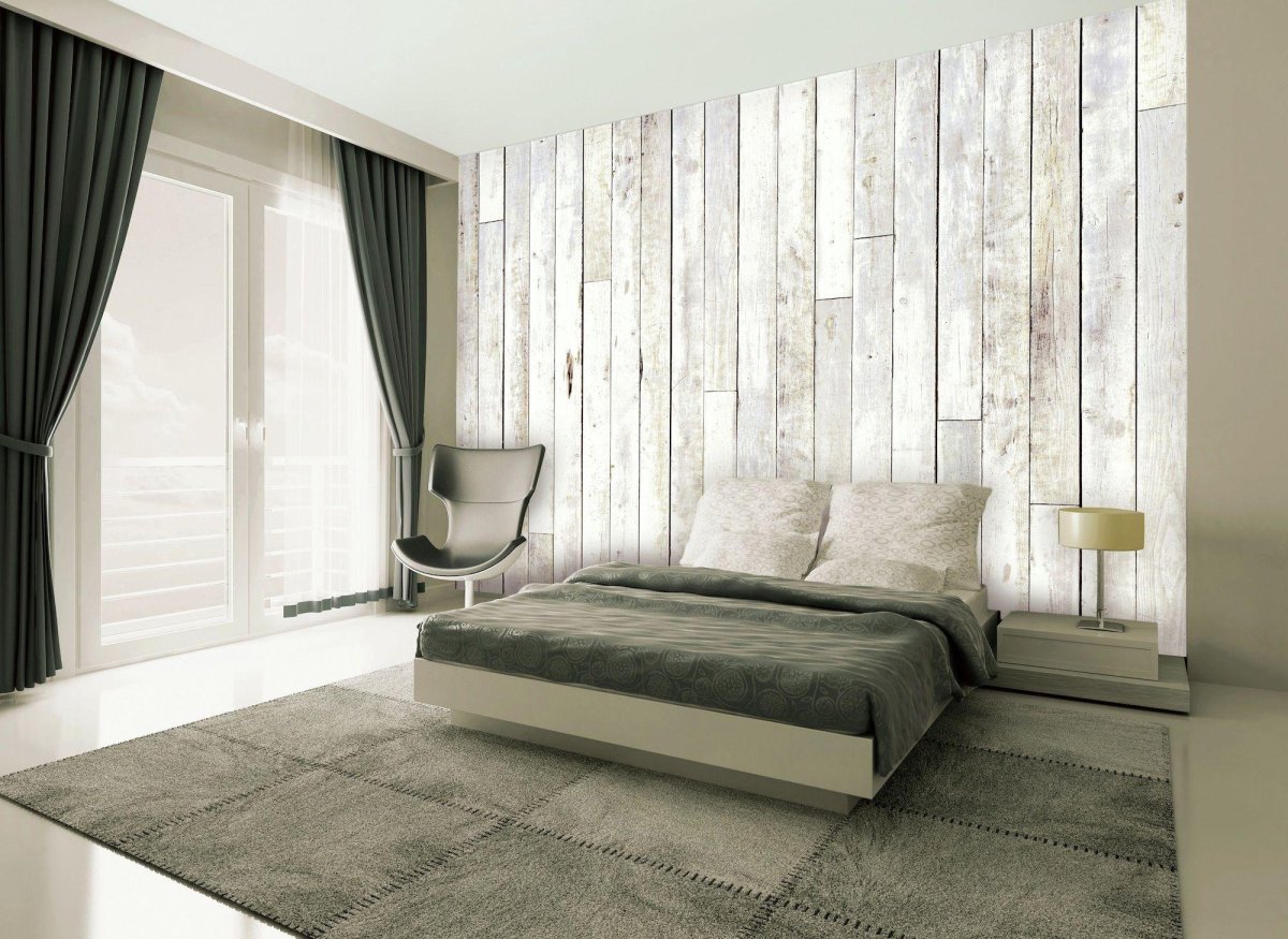 Темный ламинат на стене