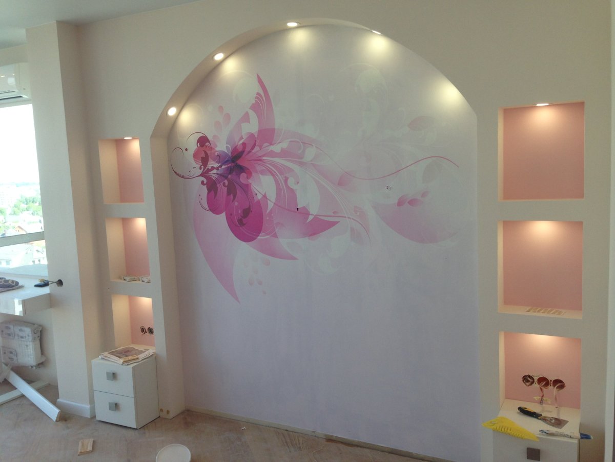 Ниши в стене в спальне