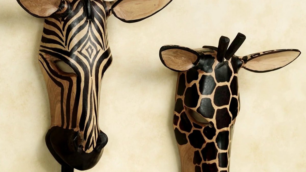 Стол в африканском стиле