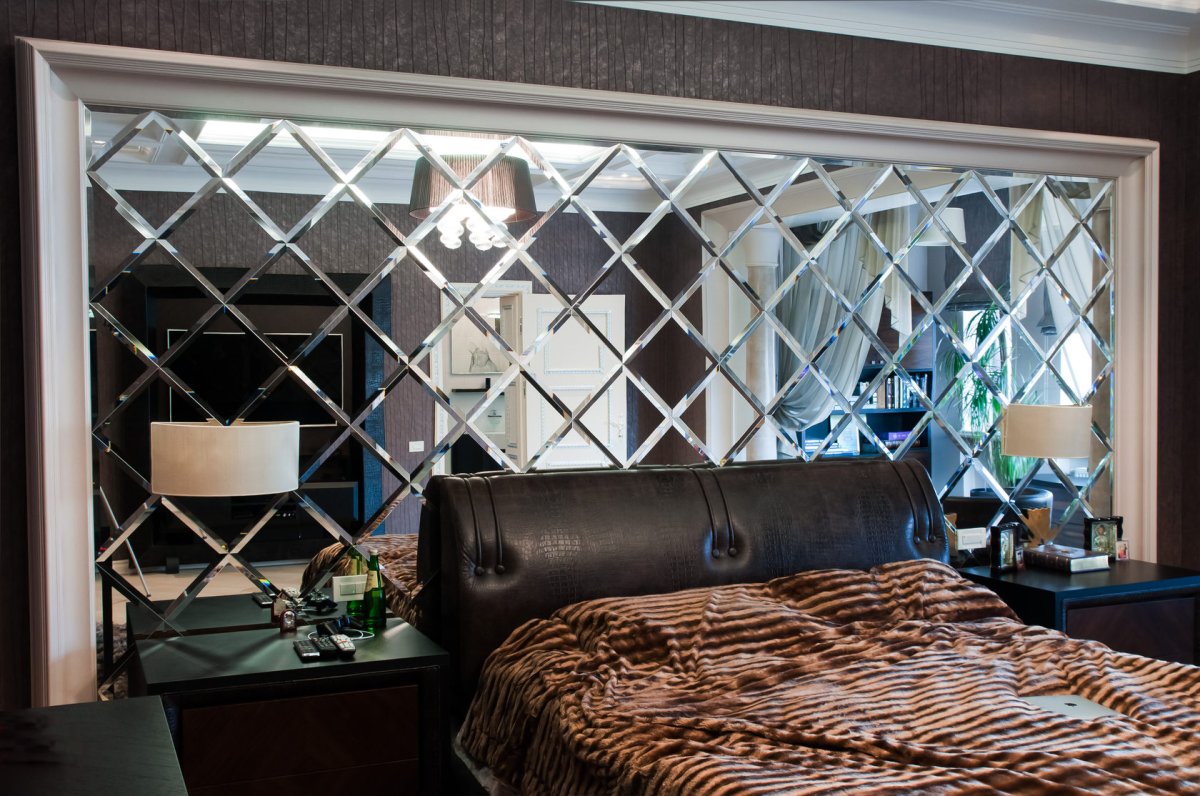 Зеркальное панно на стену в спальню