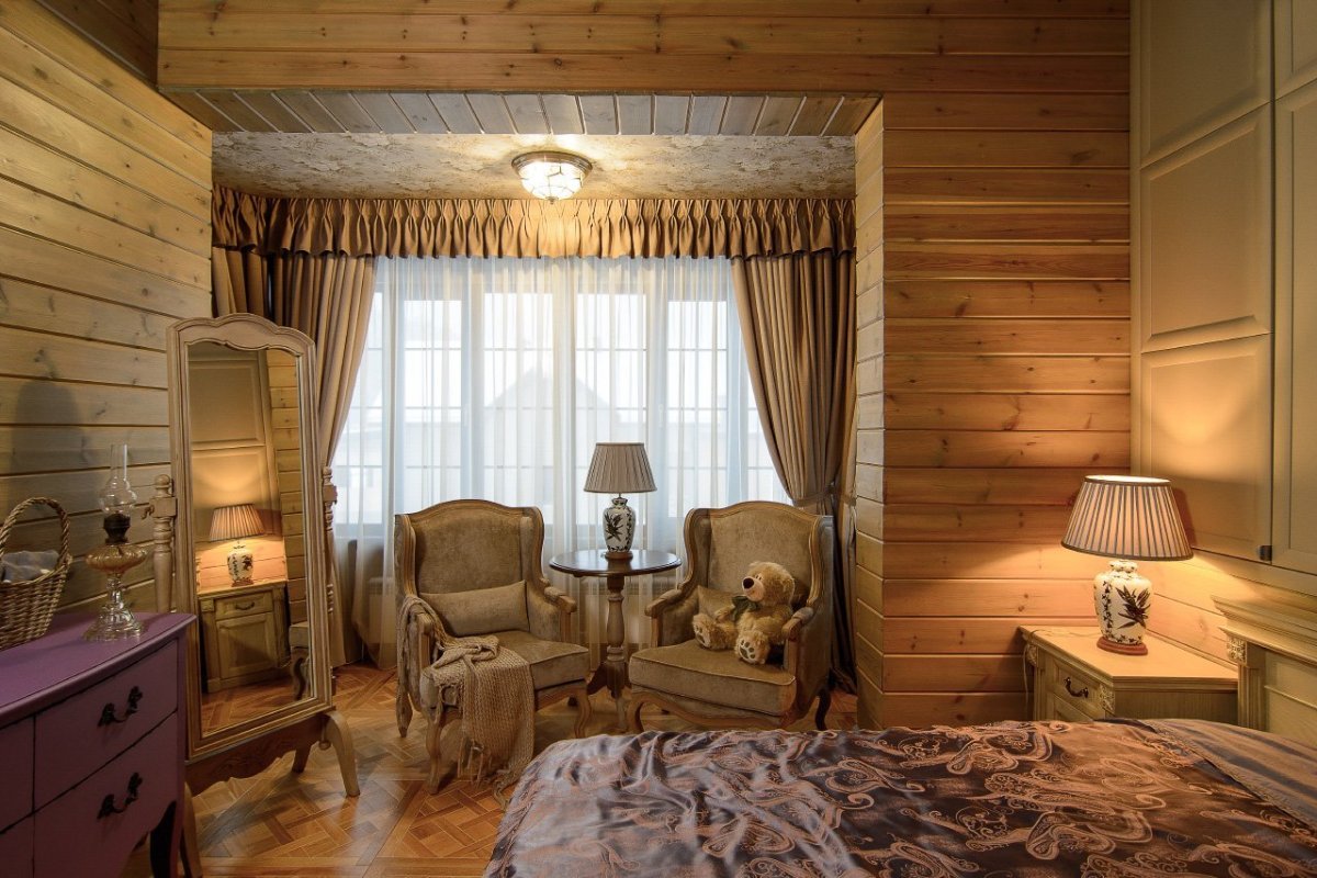 Шторы в деревянном доме