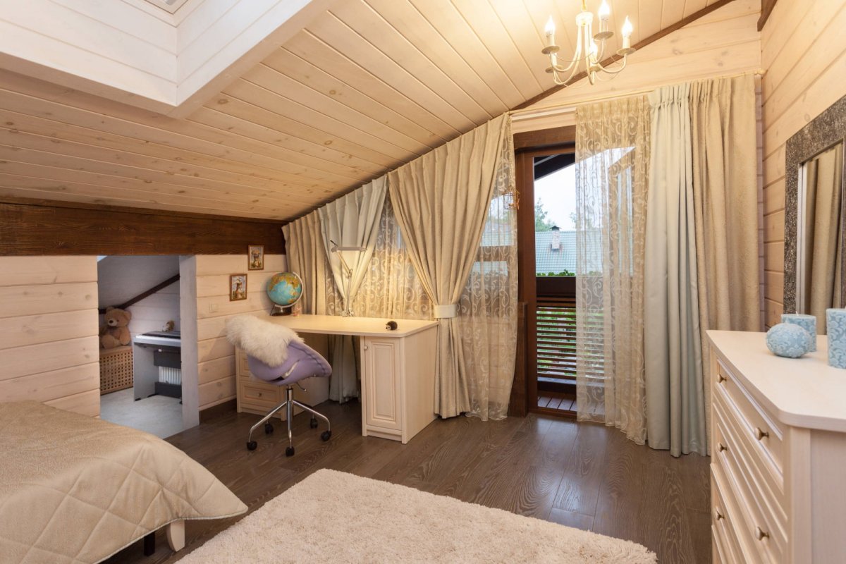 Бревенчатые стены в интерьере