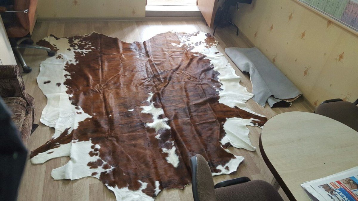 Шкура коровы на пол