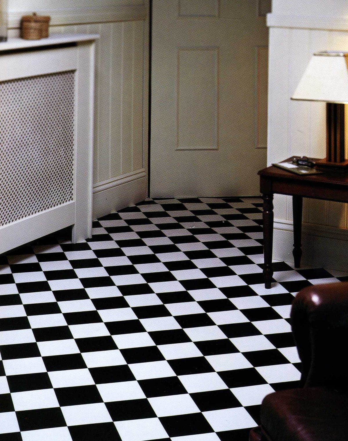 Плитка ПВХ черно белая