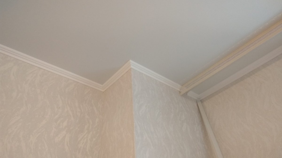 Багет для натяжного потолка