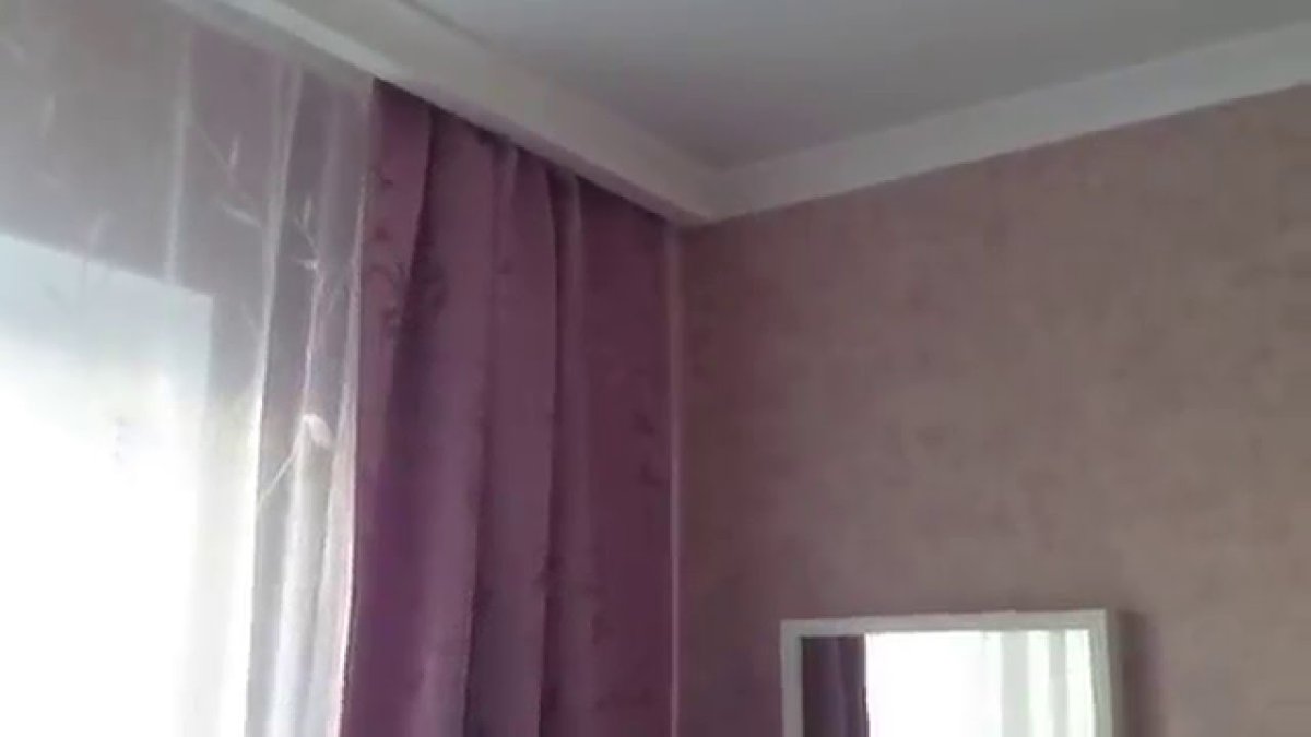 Подвесной потолок из гипсокартона с нишей для штор