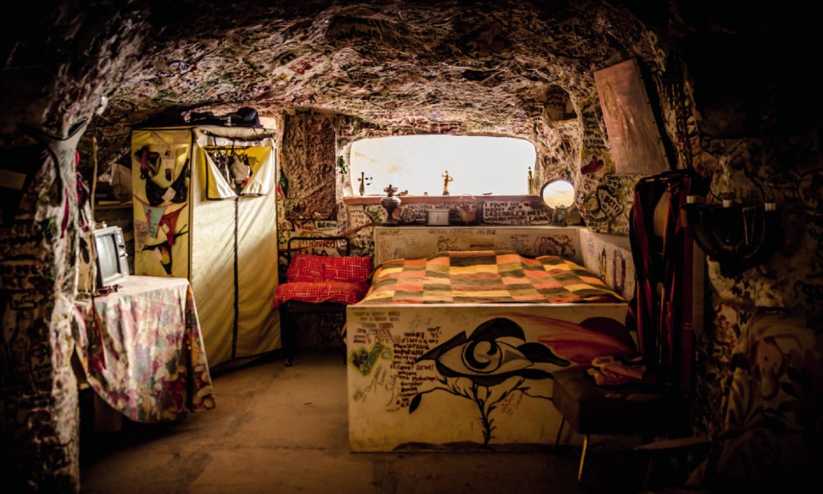 Андеграунд спальня