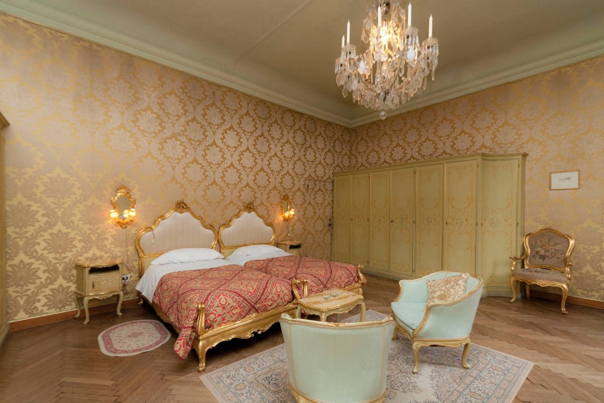 Венецианский стиль стен спальни