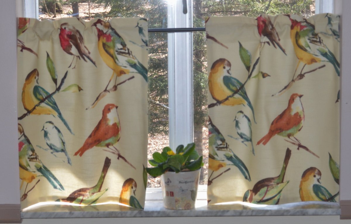 Шторы с птицами в интерьере