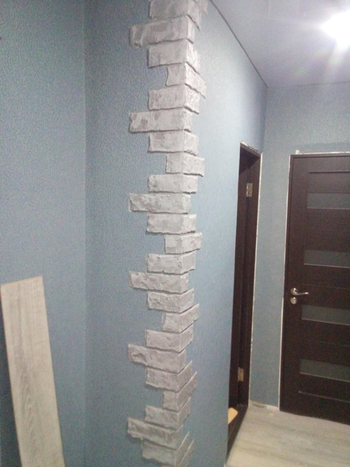 Угловая полка в прихожую навесная