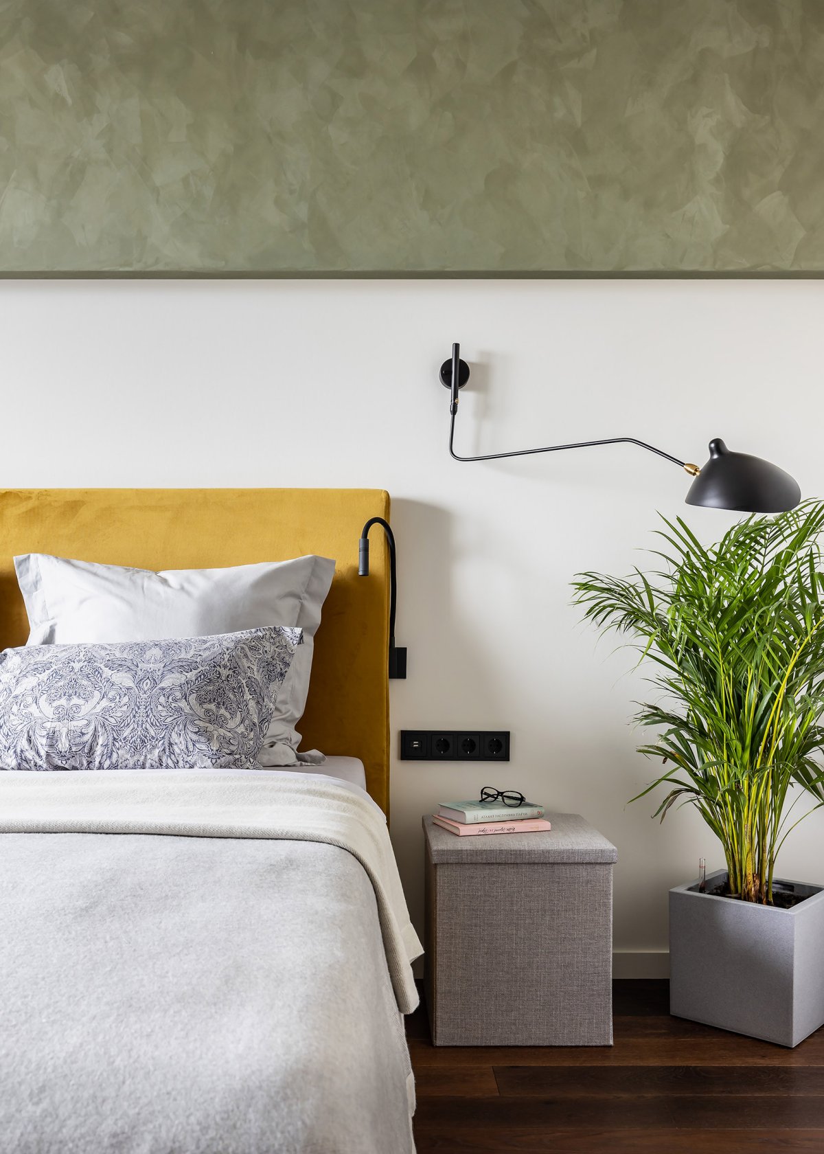 Декоративная штукатурка серого цвета в интерьере