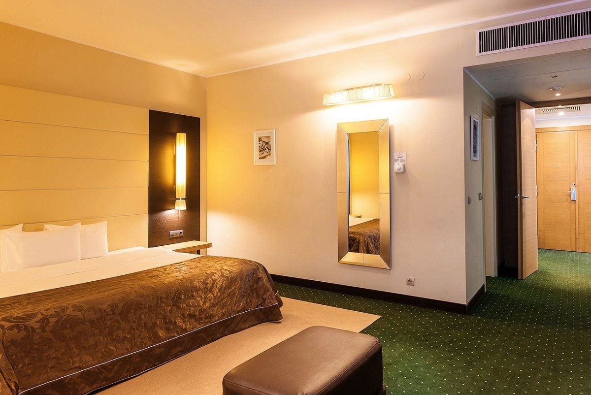 Комната в отеле простая