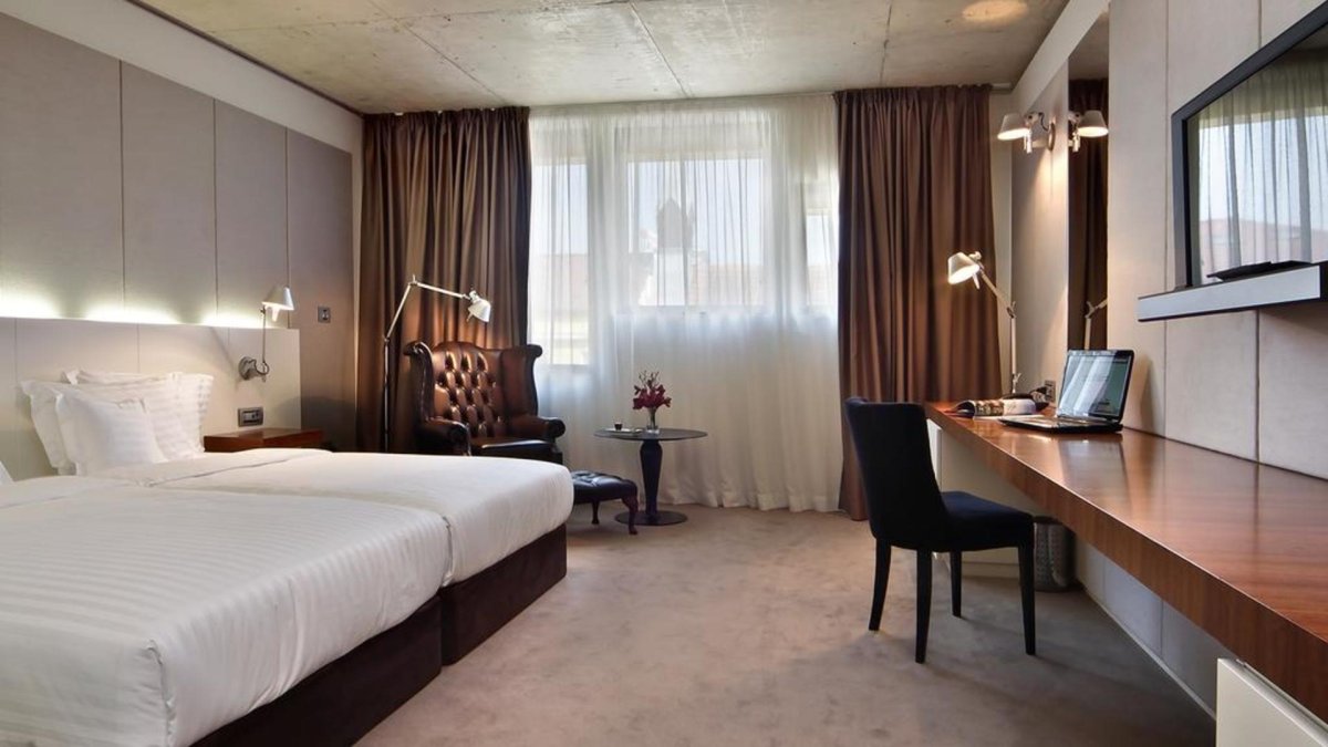 Гостиничные номера в Красном стиле