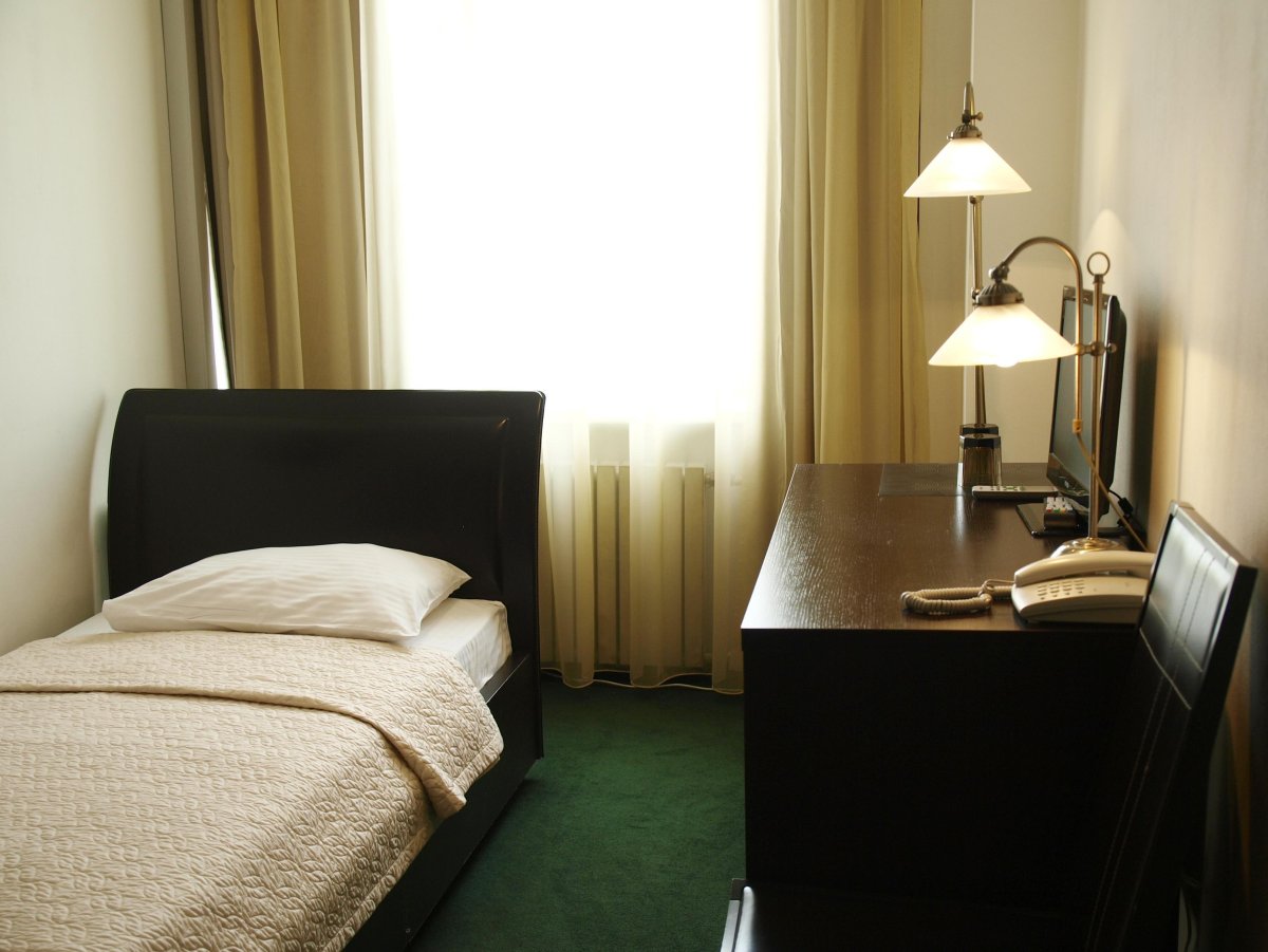 Люди в спальне