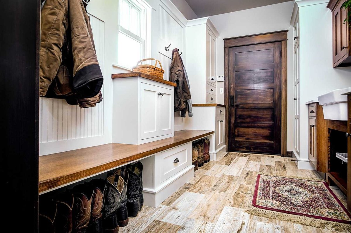 Прихожая в стиле фармхаус
