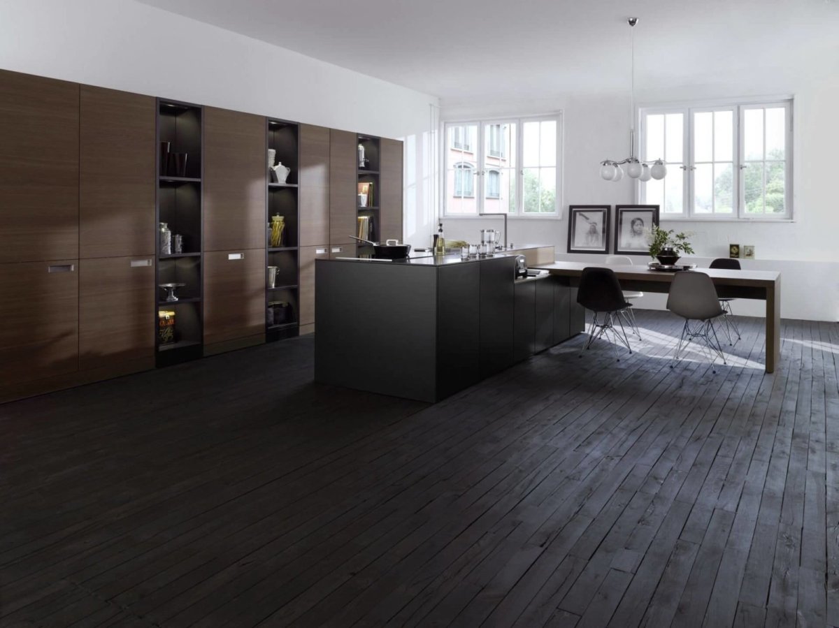 Комбинация плитки и ламината на кухне