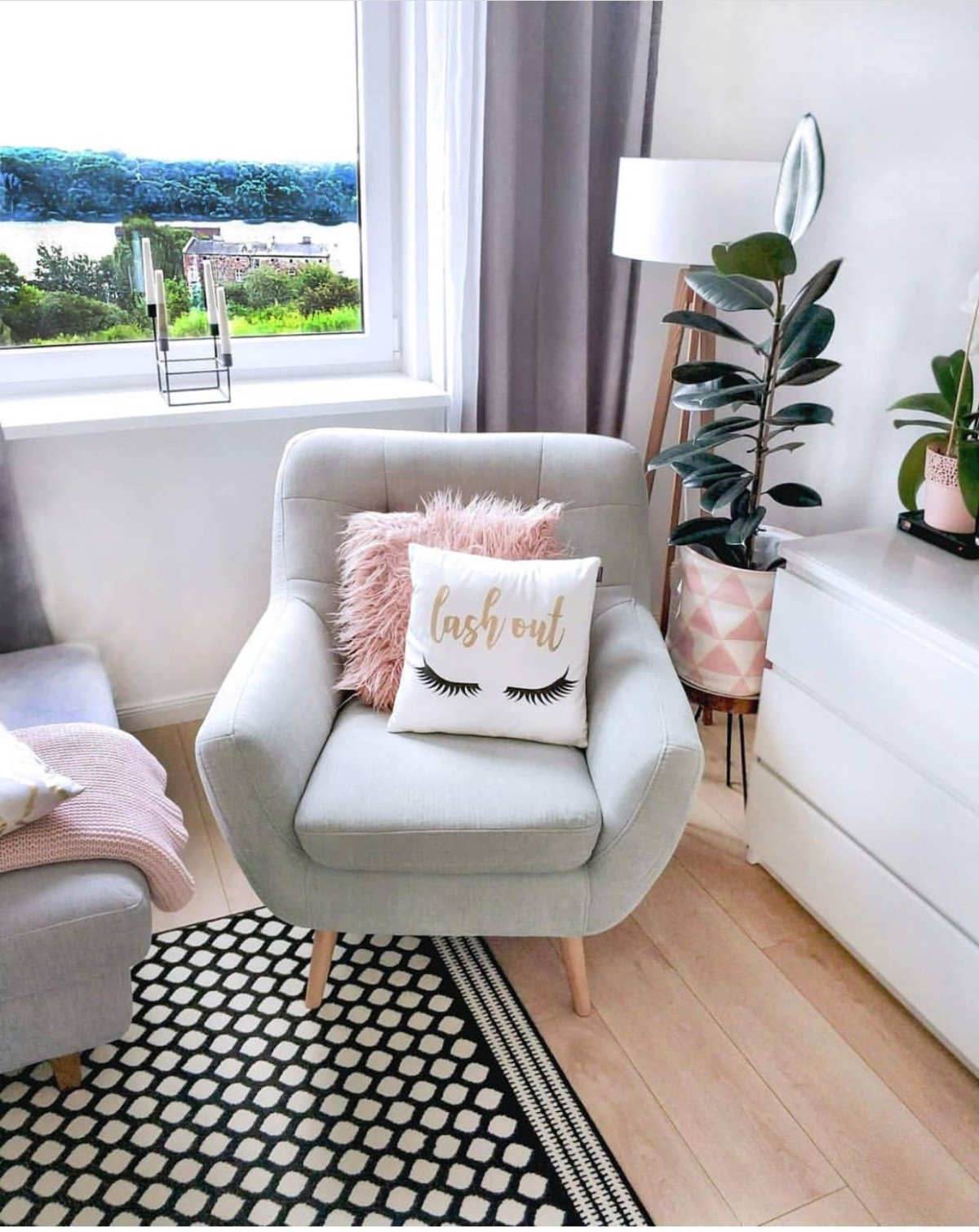 Кресло для туалетного столика