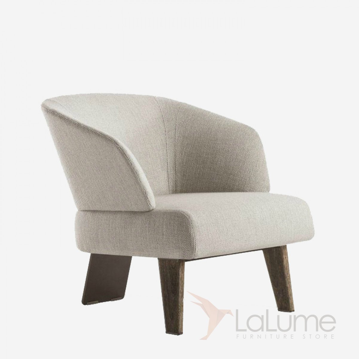 Кресло в спальной комнате