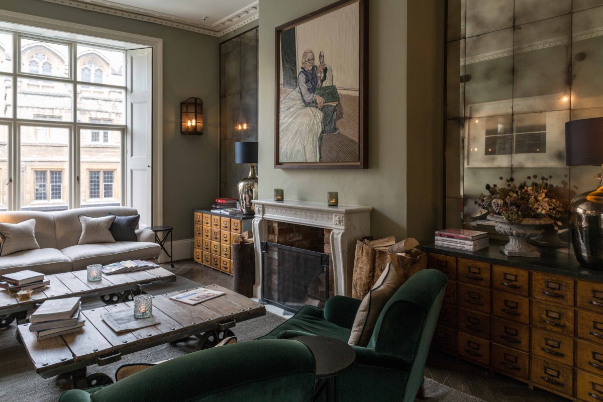 Обои в интерьере кухни