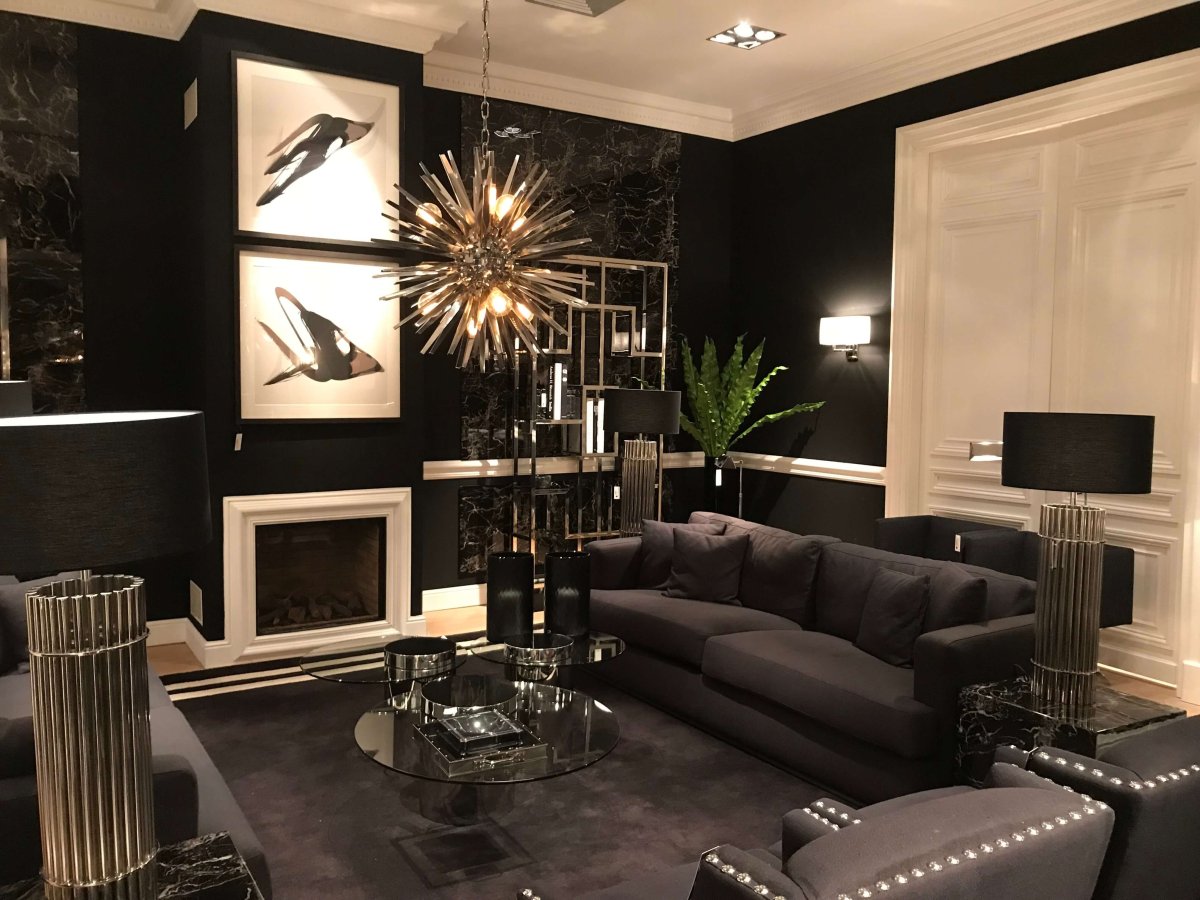 Тотал Блэк комната интерьер