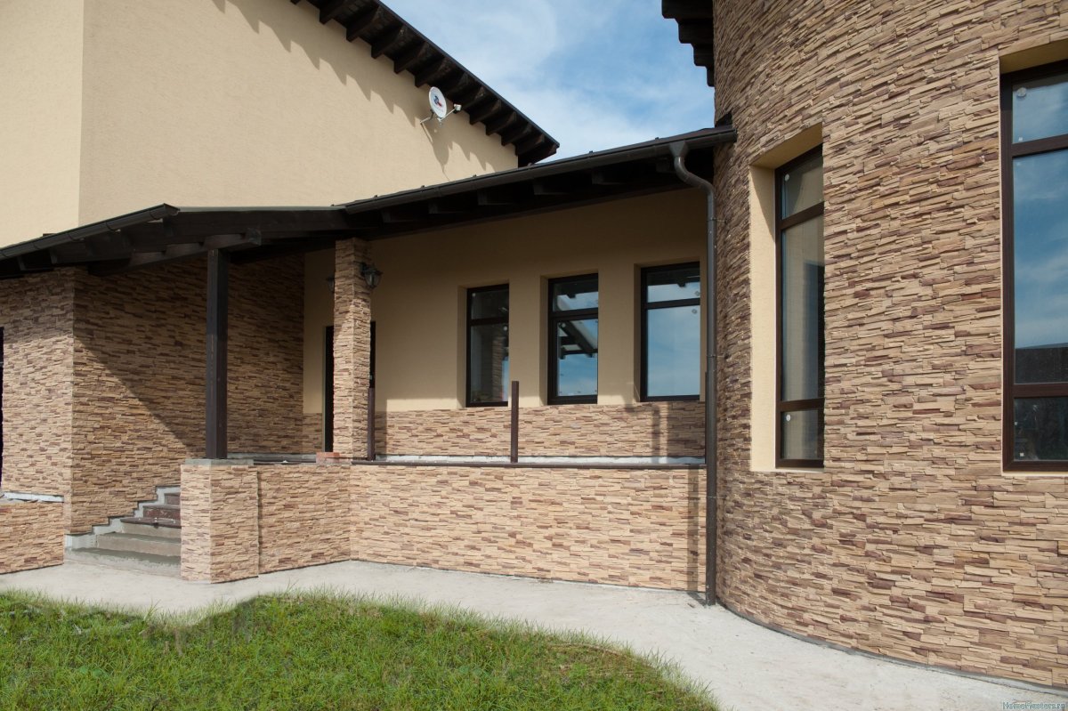 Фасад Леонардо Стоун