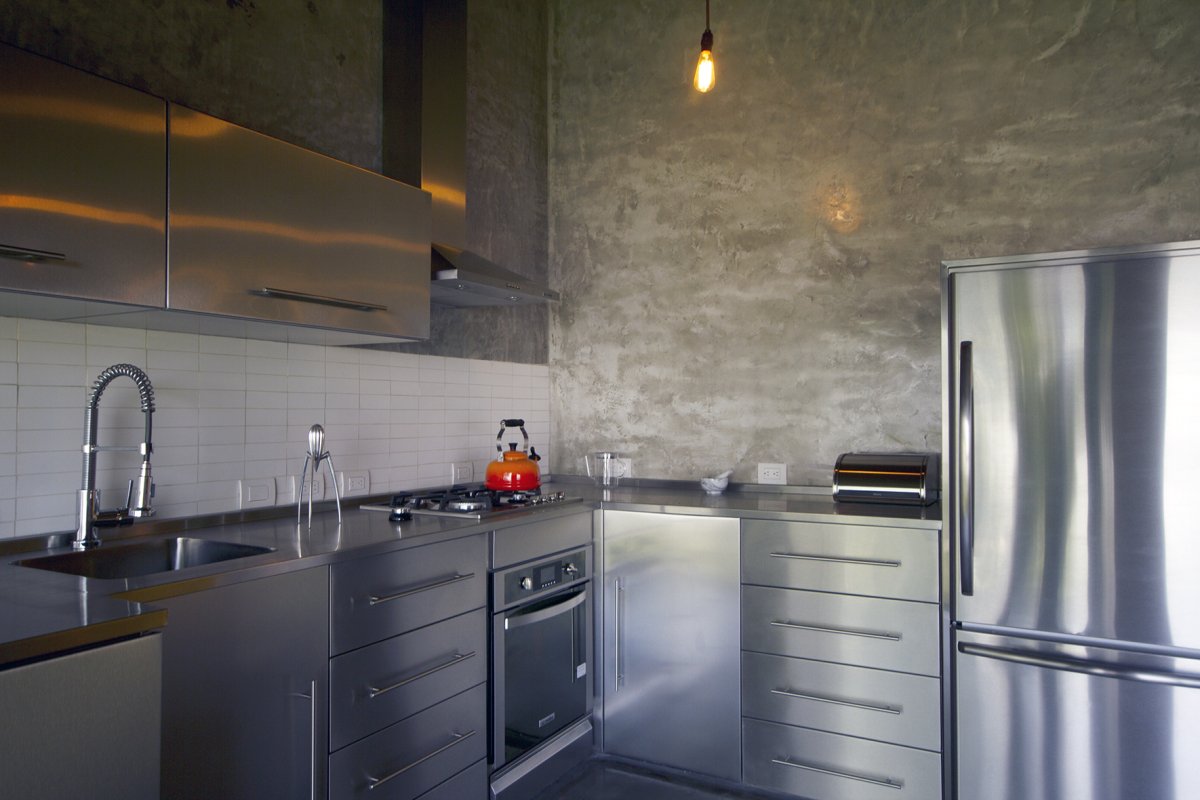 Декоративная штукатурка под бетон на кухне