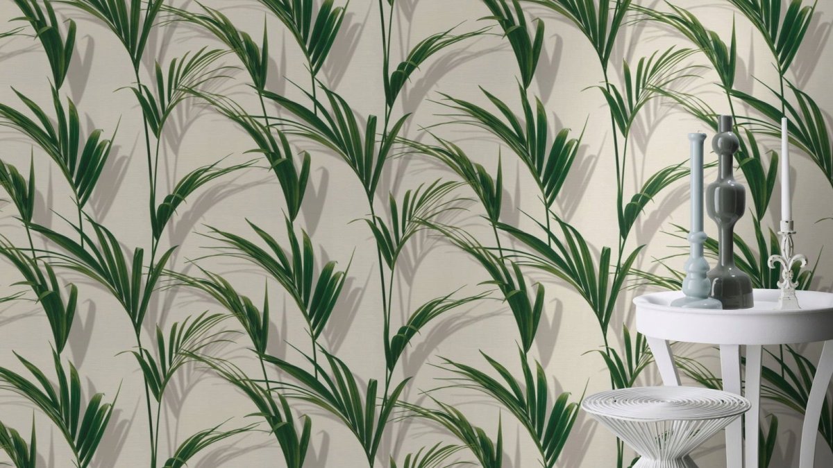 Обои с листьями в интерьере спальни