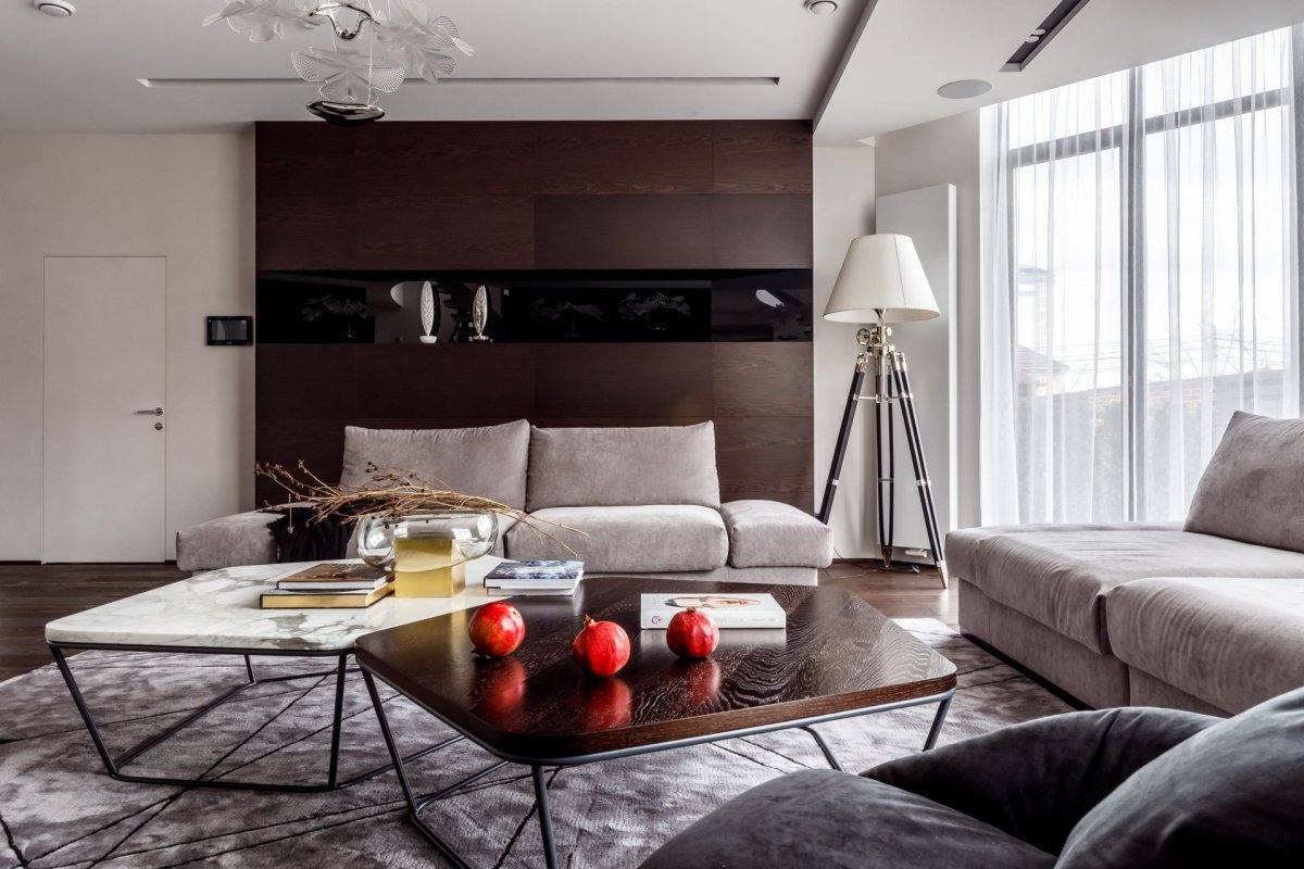 Гостиная с темными полами