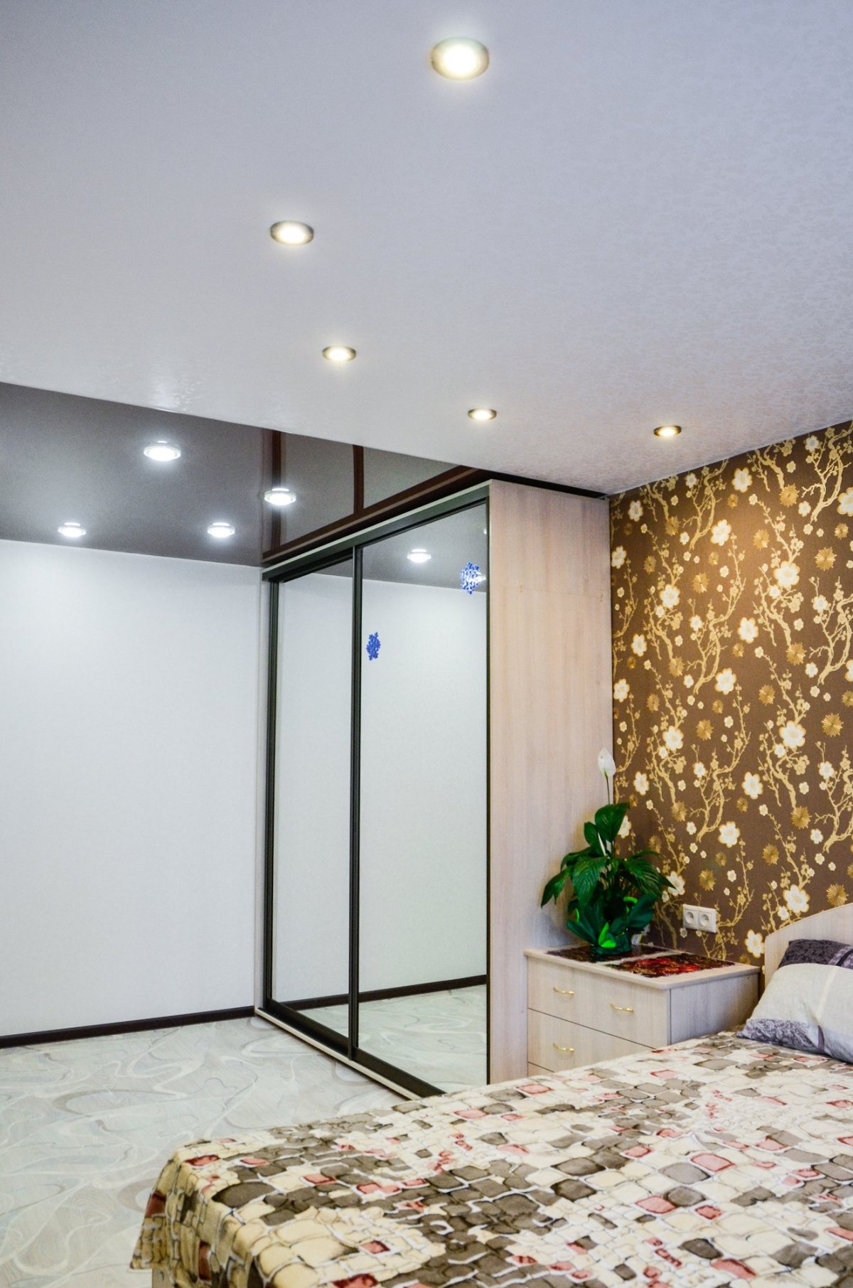 Точечное освещение в спальне