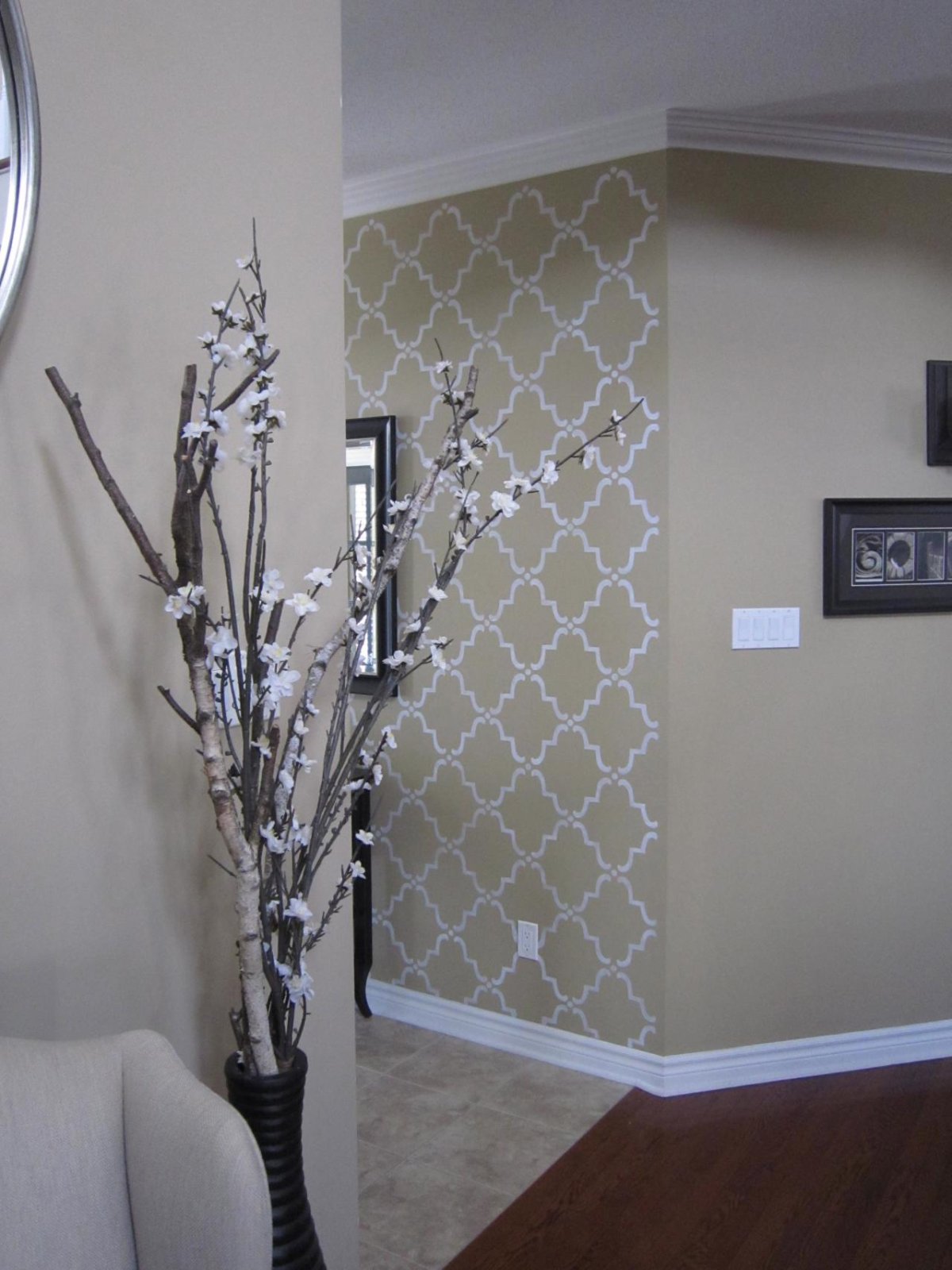 Декор углов стен в квартире