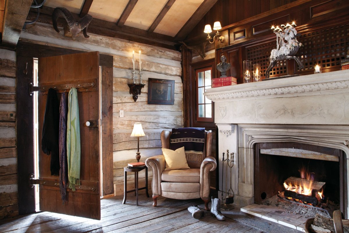 Деревянный дом внутри