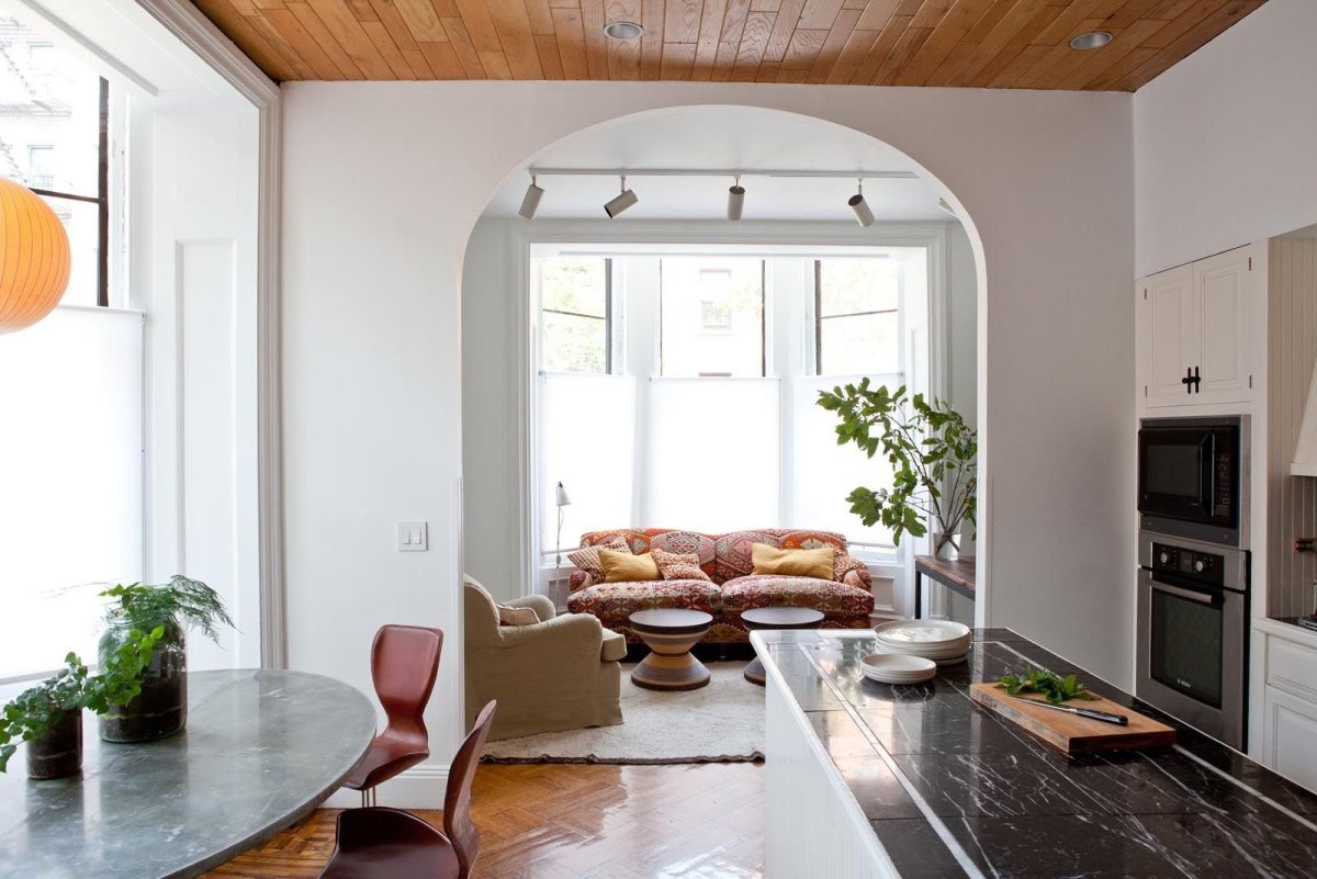 Барная стойка у стены