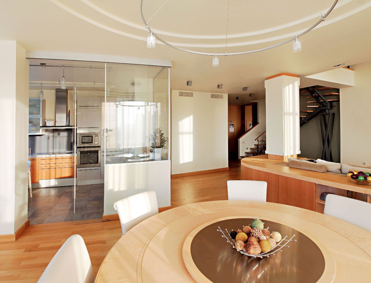 Арка разделяющая кухню и гостиную