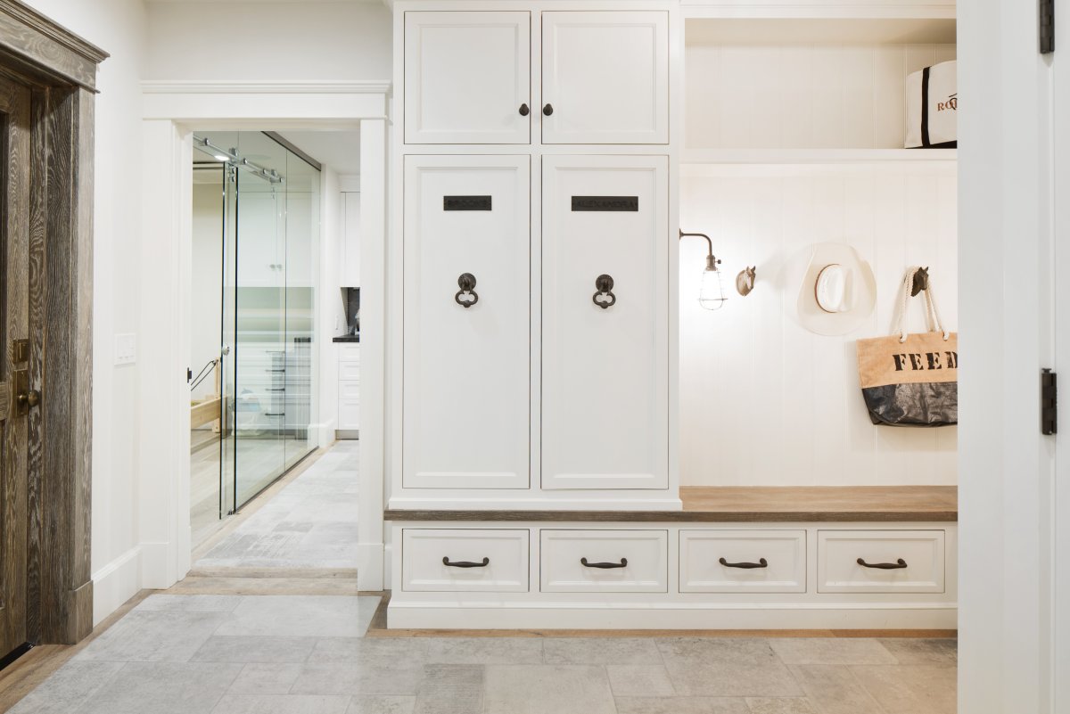 Прихожая кухня кладовая гостинная на английском