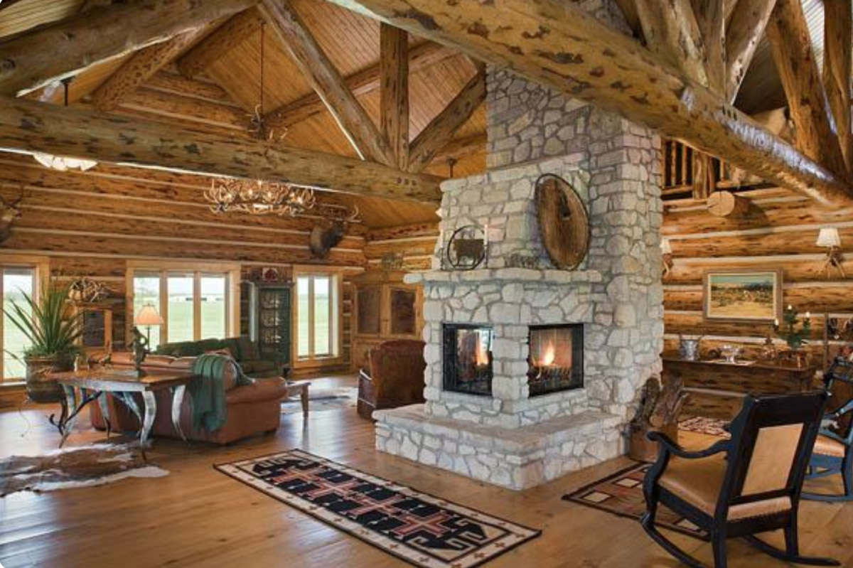 Печь камин в доме из бревна