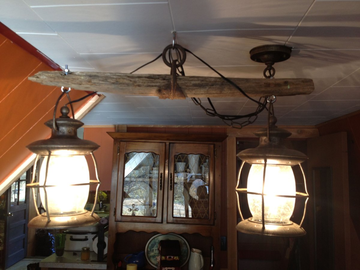 Люстра в деревенском стиле