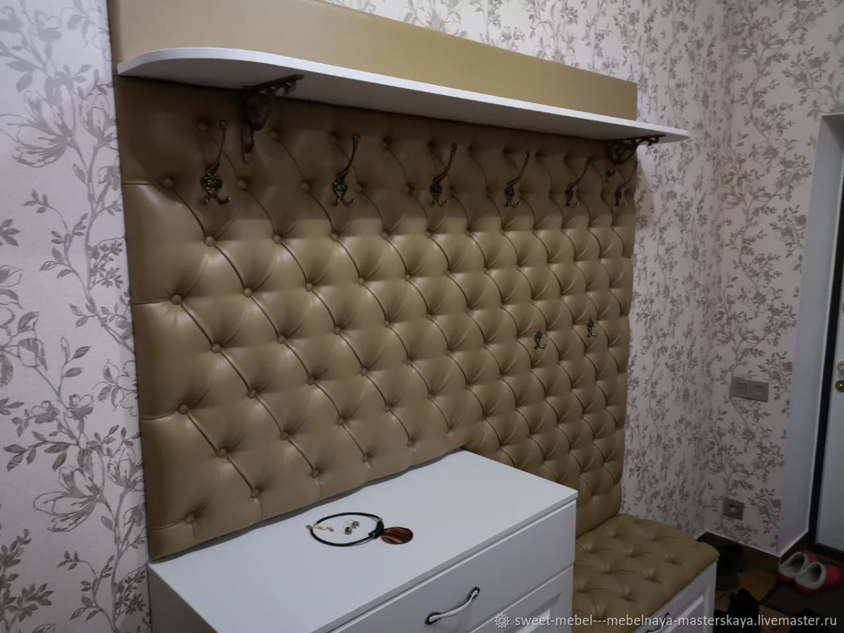 Узкий шкаф в прихожую