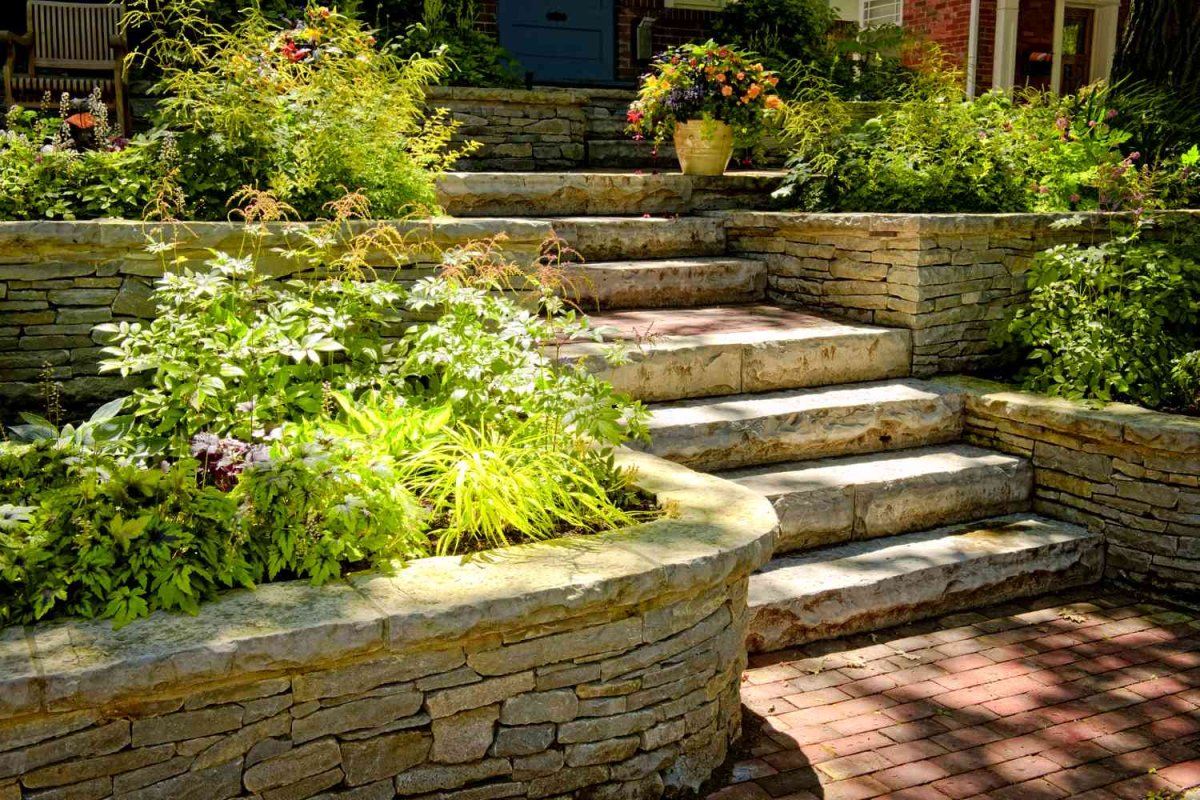 Террасирование склонов камнем