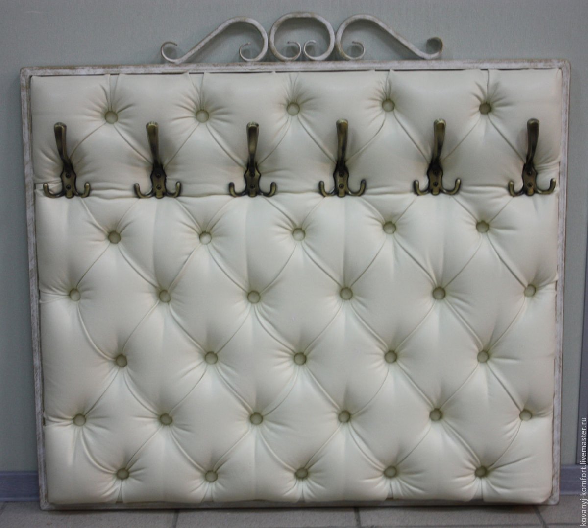 Вешалка 100 в прихожую классика