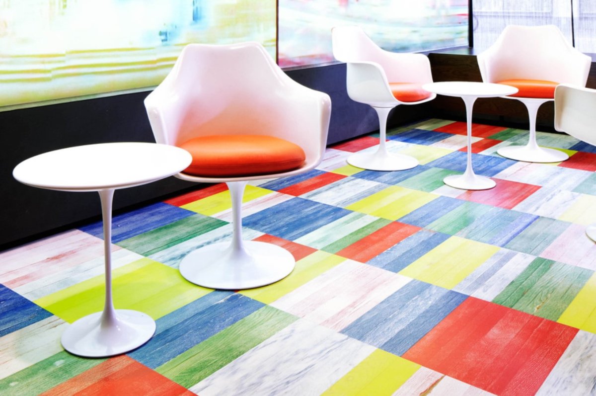 Разноцветный деревянный пол