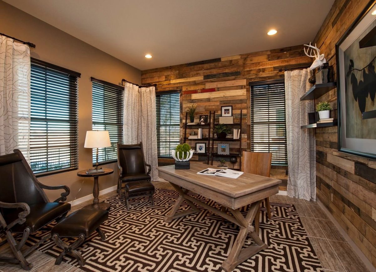 Деревянные панели в интерьере гостиной