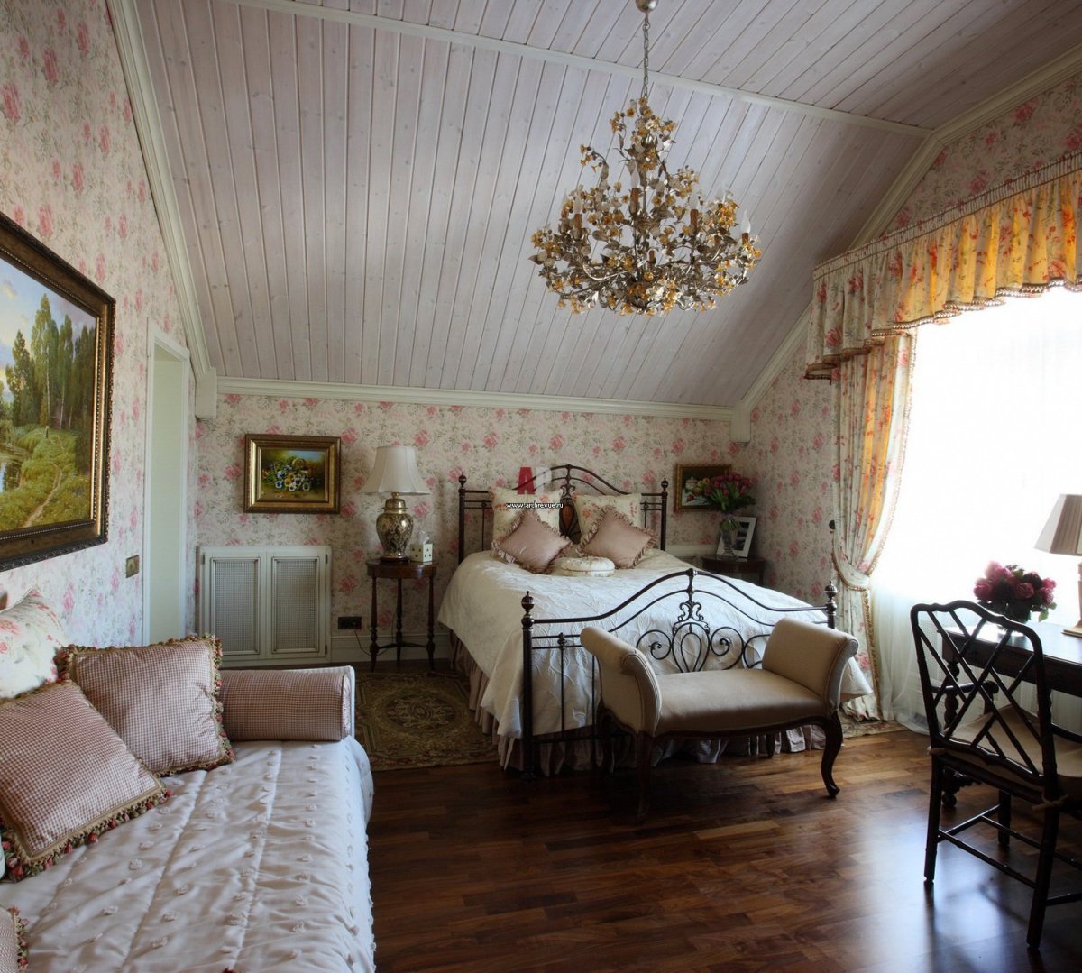 Шторы в стиле Прованс для гостиной в деревянном доме