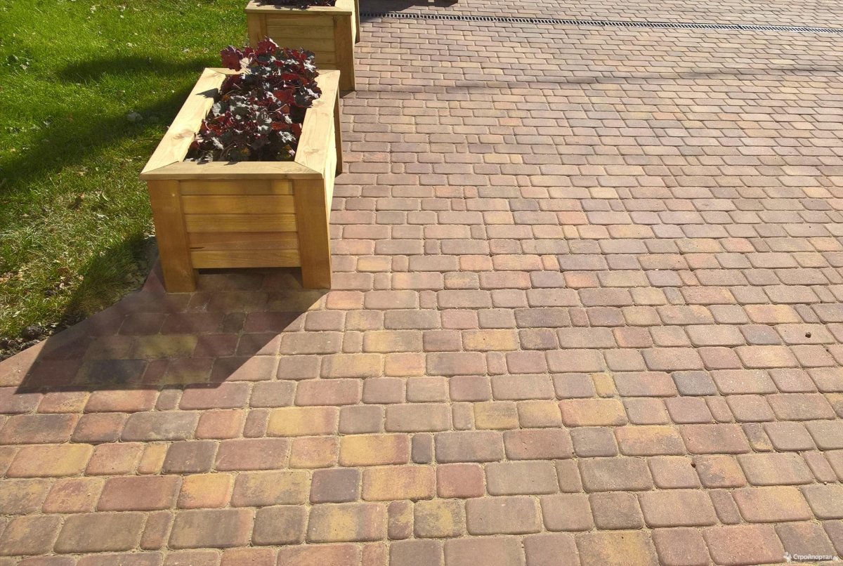 Укладка вибропрессованной тротуарной плитки старый город