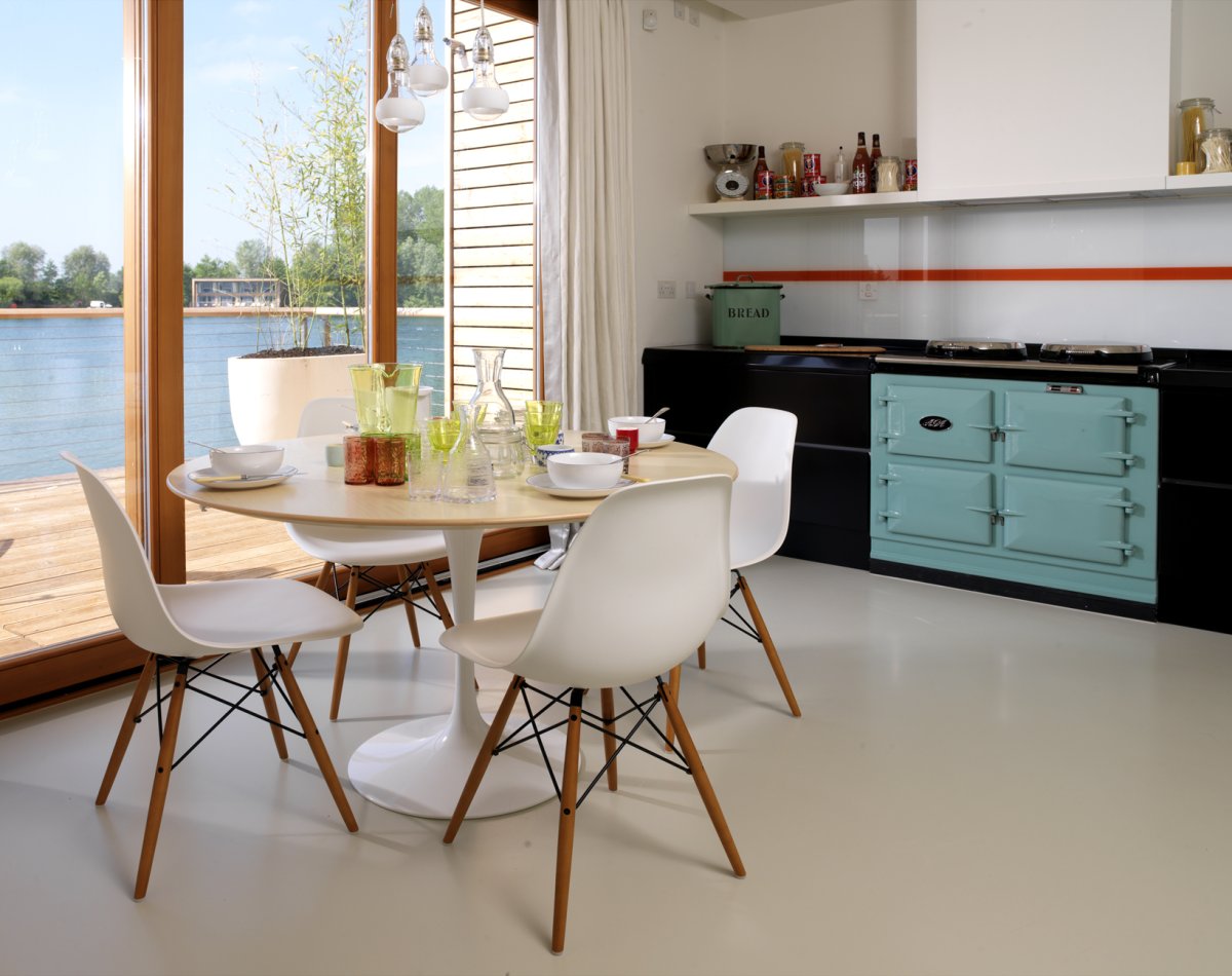 Интерьер ламинат кухня круглый стол