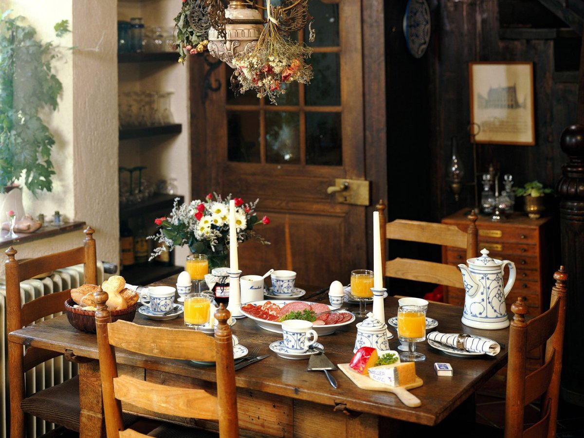 Сервировка стола в деревенском стиле