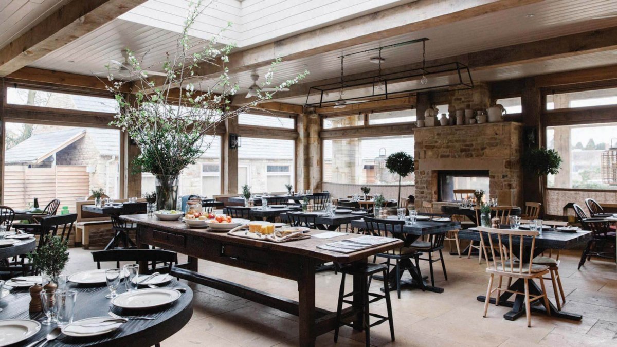 Интерьер ресторана в стиле Кантри