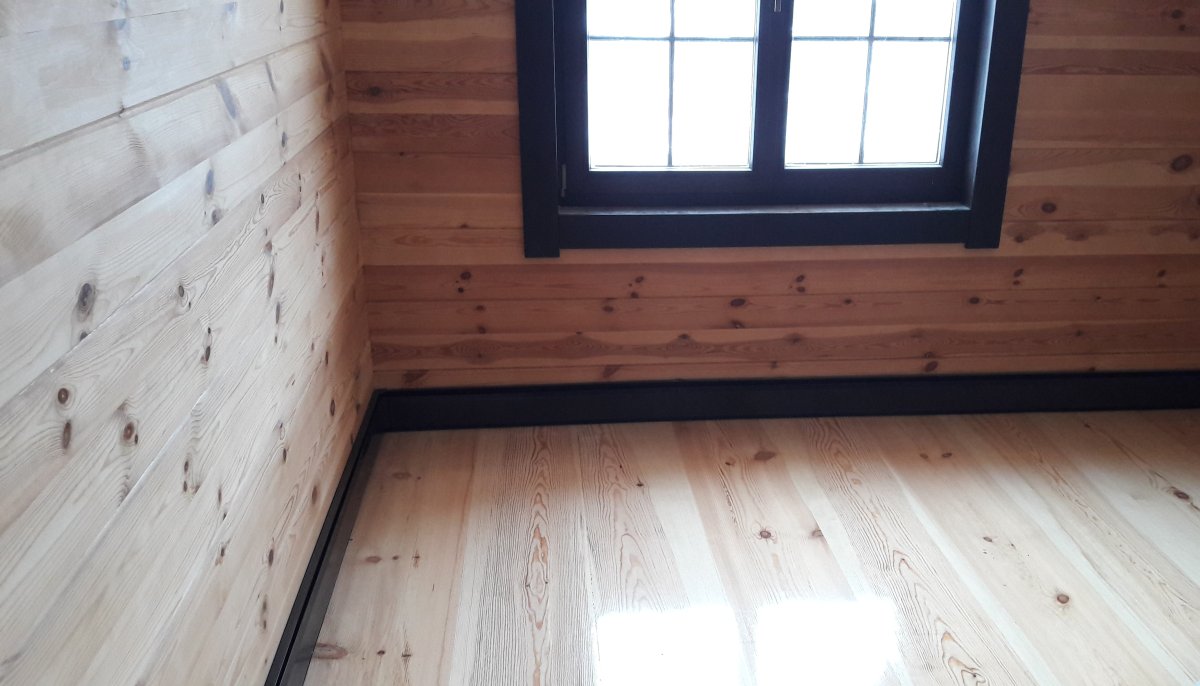 Плинтус в деревянном доме