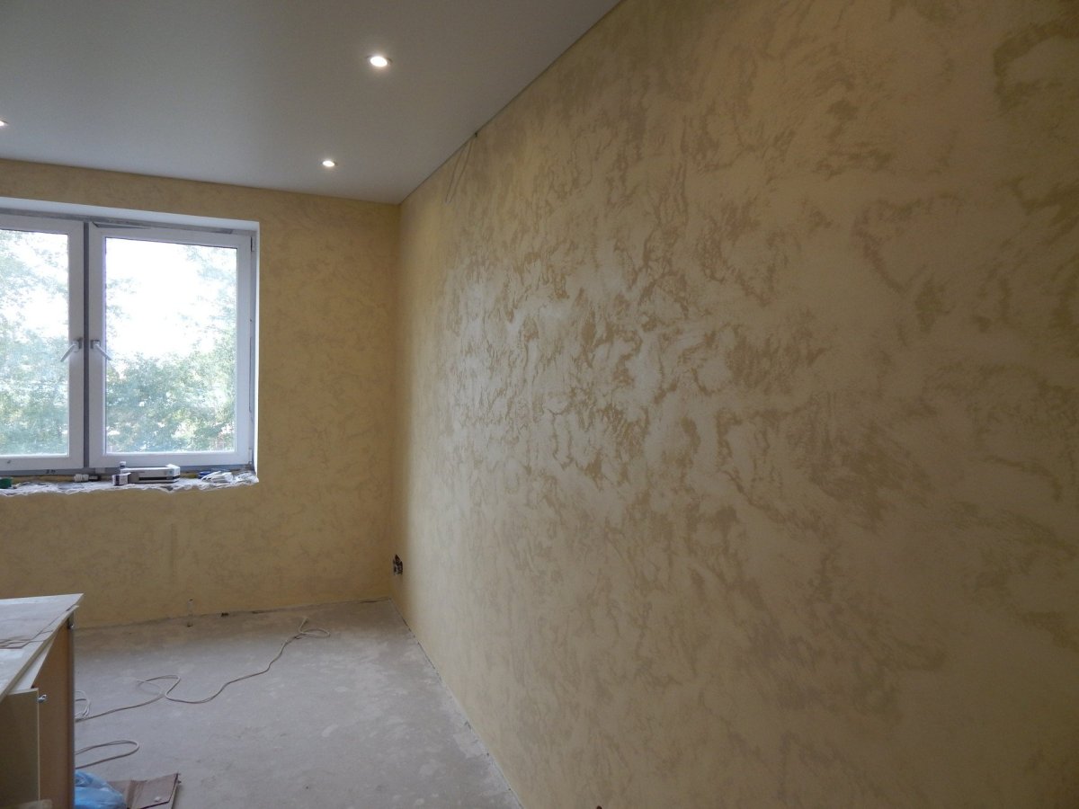 Короед в комнате