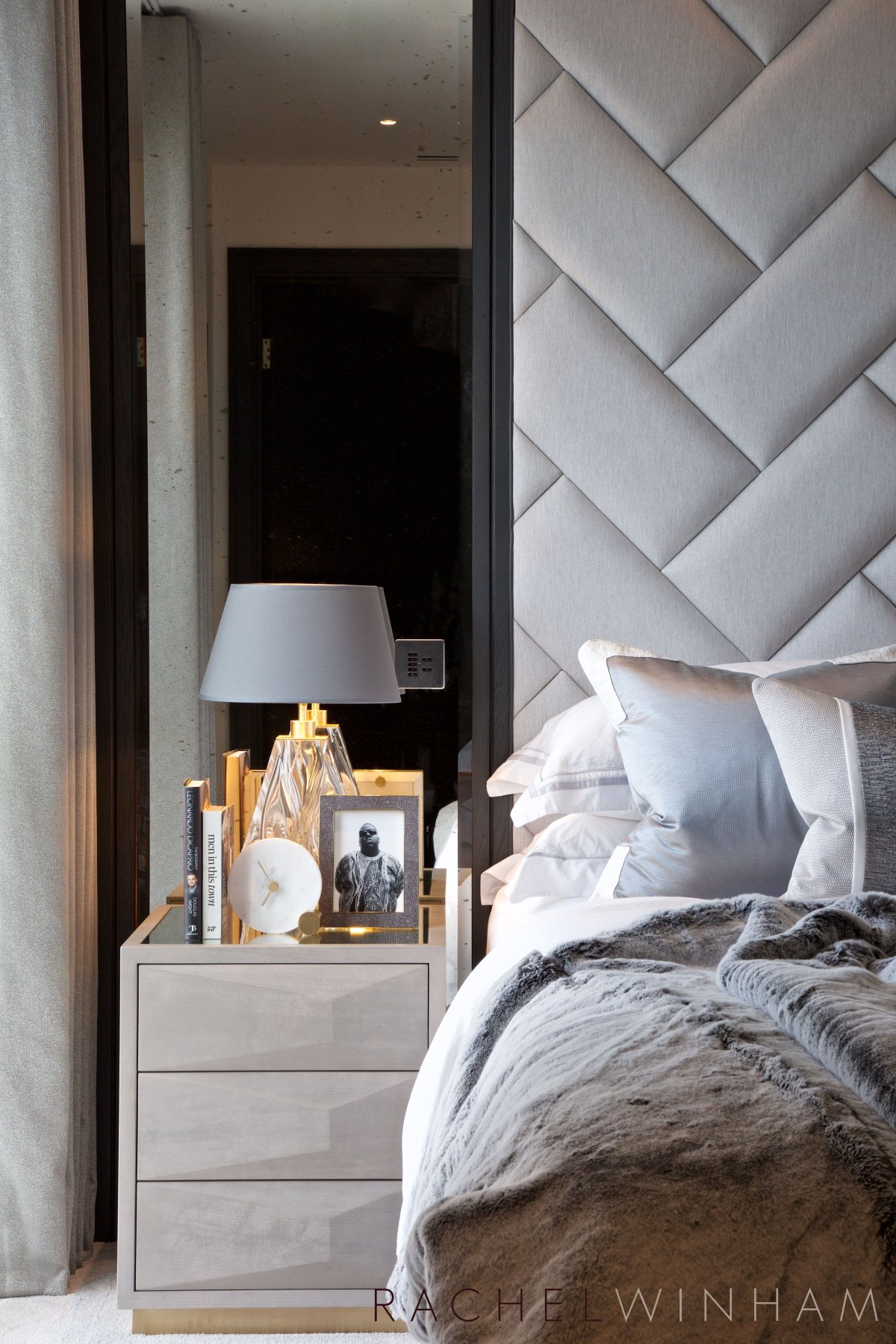 Прихожая в стиле Хай тек