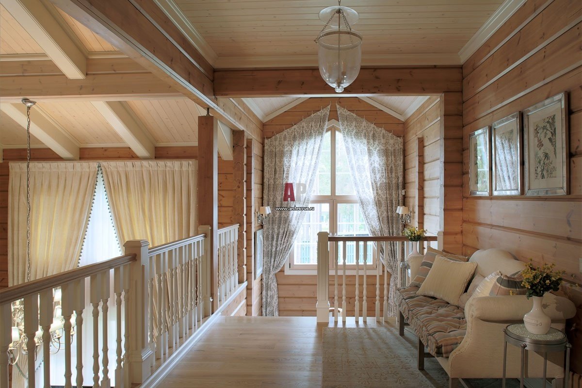 Интерьер деревянного дома со вторым светом